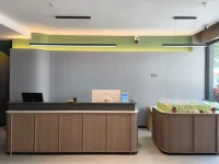 Qianyue Hotel (Luodian Pearl Plaza)