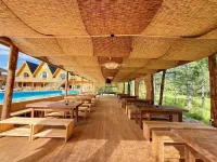 Moerdaoga Senlin Shuchao Hotel - مسبح