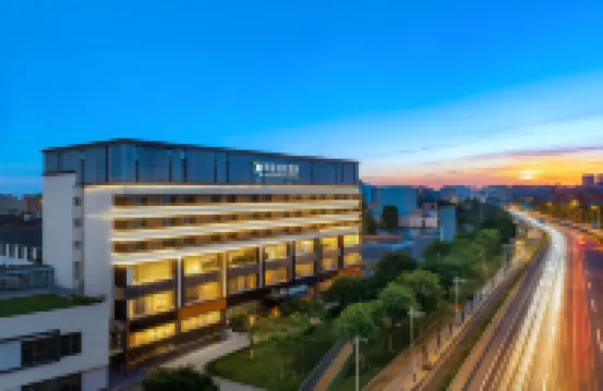 Licheng Platinum Rui Hotel (Guangzhou Baiyun Dongping Metro Station Police Academy) Hotels near Guangzhou International Economics College