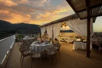Heartsure Hotel - غرفة مطلة على الجبل