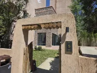Phoenix Suji · Xueling Courtyard (China Ancient Qiang City) - Balkoner