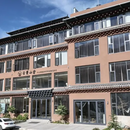 Yunmanshan Luxury Homestay (Feilai Temple Meili Snow Mountain Scenic Area)