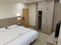 Chongzuo Natural House Hotel