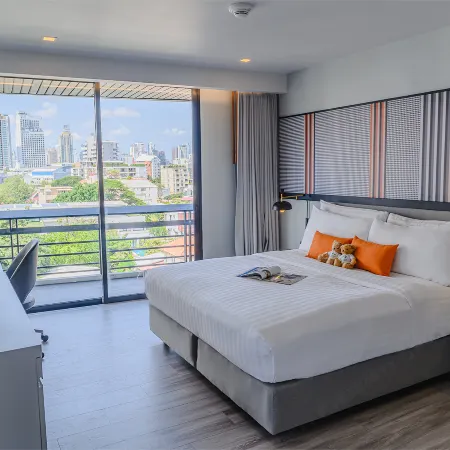 Oakwood Residence Sukhumvit Thonglor Bangkok Отели рядом с достопримечательностью «Торговый центр SeenSpace»