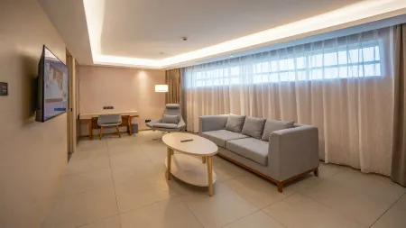 Lavande  Hotel (Jiaozuo Wanfang Bridge Railway Station Store) Отели рядом с достопримечательностью «Jiaozuo University»