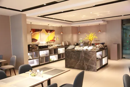 Homeinn Selected Hotel (Chuzhou Municipal Government World Trade Building) Отели рядом с достопримечательностью «Zuiweng Pavilion»