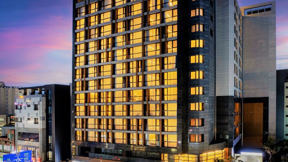 Golden Daisy Hotel