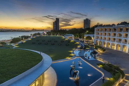 Golden Tulip FAB Hotel New Taipei Отели рядом с достопримечательностью «Yonglian Temple»