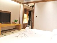 涞源白桦林温泉谷酒店 - 向水屋温泉现代日式大床房
