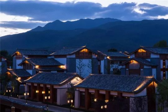 摩梵山邻文化主题酒店(海螺沟磨西古镇店)