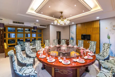 Yufeng International Hotel Отели рядом с достопримечательностью «Hubei Xiangyun Bay Cultural Tourism Scenic Area»