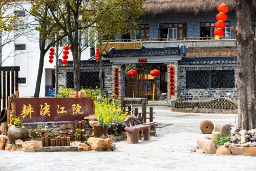 Yuyang Gengdu Jiangyuan Inn