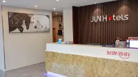 Junyi Hotel (Zhanjiang Railway Station Store) Hotel berhampiran Guangdong Ocean University East Area Stadium