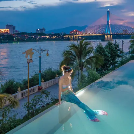 Chufan River View Hotel (Xishuangbanna Jinghong Gaozhuang Xishuangjing Star Night Market)