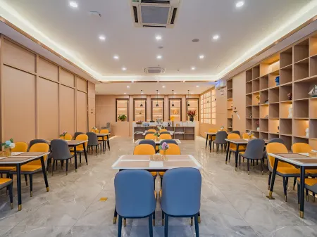 CHEERMAY Hotel (Jiangmen Wuyi University 33 Xu Street) Отели рядом с достопримечательностью «Xinhui Museum»