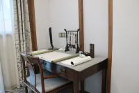 Huazhong Holiday Hotel - balcony
