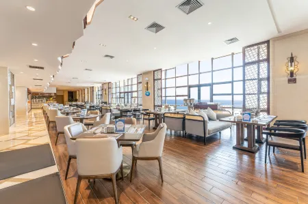 Qingdao Golden Beach LUXURY BLUE HORIZON Hotel Отели рядом с достопримечательностью «Tangdao Bay Coastal Park»