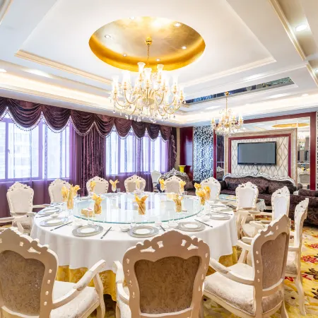 Qingyang Xiongyue Grand Hotel (Municipal Government Dongfang Lijingmao)