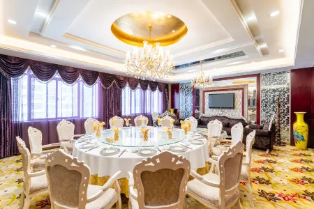 Qingyang Xiongyue Grand Hotel (Municipal Government Dongfang Lijingmao)