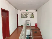 Gongyi Baoshi Business Hotel