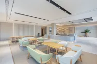Ji Hotel(Yangzhou Yizheng Baoneng Plaze ) - parking