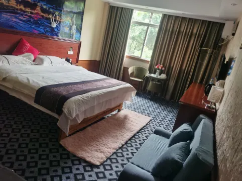 โรงแรมฉงเจียงหัวตู่