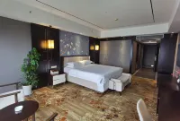 Zhuangyue Life Hotel (Wuhan Lanjiang Road Subway Station Shimao Jinxiu Changjiang Branch)