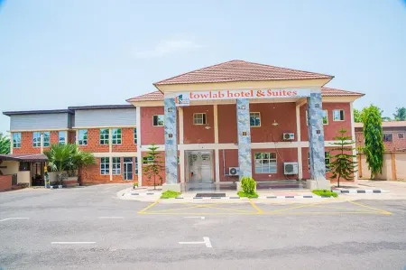 Towlab Hotel & Suites Отели в г. Акуре