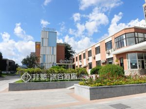 Chonpines Hotel (Chunliu Metro Station)