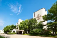 Oceanside Hotel Hotels in Maoming