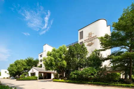 Oceanside Hotel Отели рядом с достопримечательностью «China's first Beach Resort»