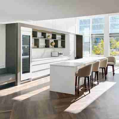 Charming Oasis Close to Airport & Downtown Views Dining/Meeting Rooms