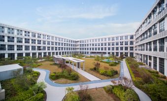 Rainbow Xiaozhu B&B (Wuhan Yangtze Engineering Vocational and Technical College Store)