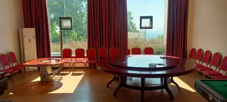 Changyang Longchi Mountain Guesthouse