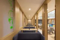 โรงแรมเฟิงหยวนเซ็นจูรี่ สาขา สวนสาธารณะพื้นที่ชุ่มน้ำเย่วเลี่ยงหู ซีชาง - พร้อมอาหารเช้า