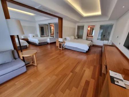 Pinegrove Hotel Отели в г. Кимхэ