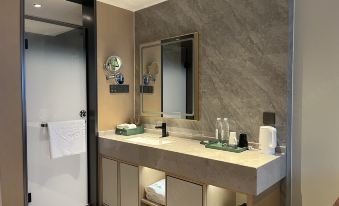 Xinyang Wenxin Chacun Resort Hotel