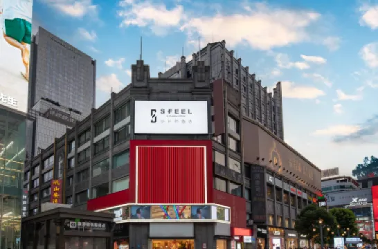 SFEEL設計師飯店（成都太古裡春熙路步行街店） 成都國際金融中心附近的飯店