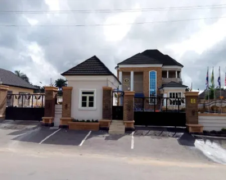 Glajosh Hotels のホテル