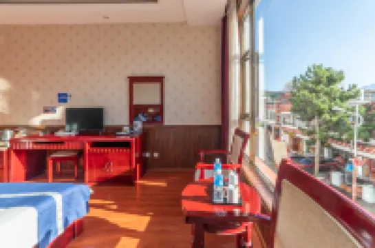 Deqin Meili Yingyue View Hotel (Feilai Temple Meili Snow Mountain Branch)