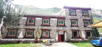Danba Anbashan Courtyard Отели рядом с достопримечательностью «Партийный лагерь»