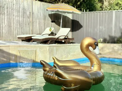 Sydney Golden Swan Holiday house with Pool, Spa, Game Room,150Inch Projector and Smart House
