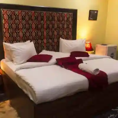 House 9 Royale Rooms