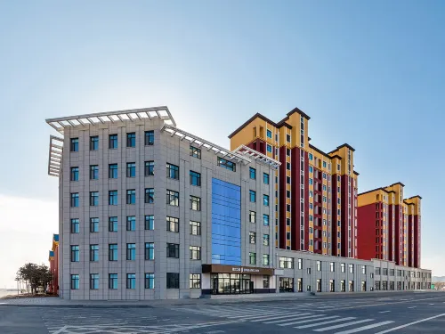 Jinjiang Hotel (Jinzhou Linghai Jiuhuashan Potala Palace Square) - parking