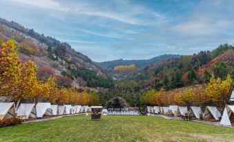 Lunan Township Chuang Base Resort Hotel