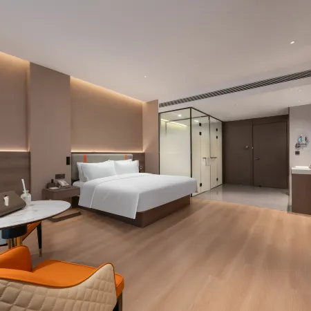 World Hotel (Kaifeng Lankao Chezhan Road Hualiancheng Shopping Plaza)