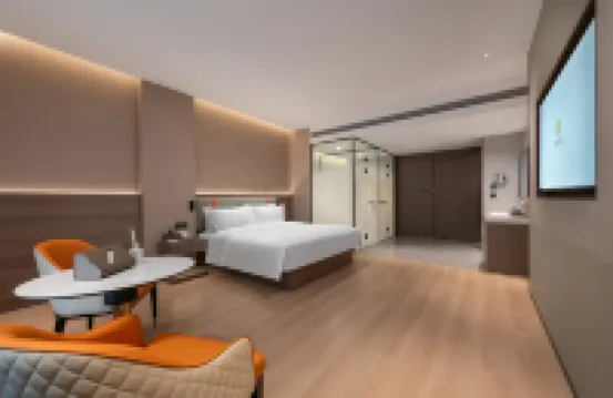 World Hotel (Kaifeng Lankao Chezhan Road Hualiancheng Shopping Plaza)