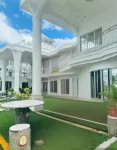 The MAGNIFICENT WHITE HOUSE in Semporna Hotels in Semporna