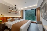 Floral Hotel·Shennongjia Wild Tea Homestay Hotel di Shennongjia