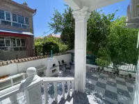 Yining Qingjushe Homestay